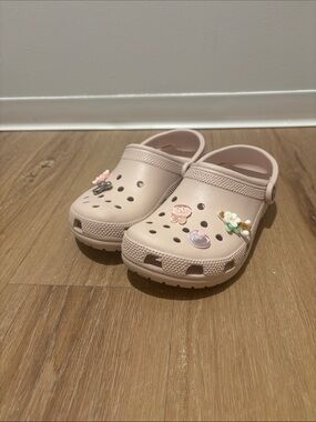 Light Pink Crocs w Jibbitz